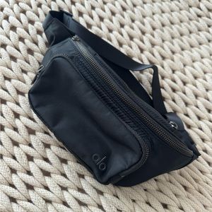 Waist/ fanny pack / cross body bag